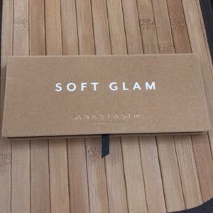 Soft glam palette 💋